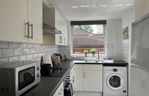 Modernised central Wigan townhouse sleeps up to 6 - Foto 5