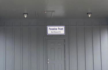 Paradise Point - 4BR Lakefront Haven Dock, Kayaks, & Cozy Firepit - Foto 23