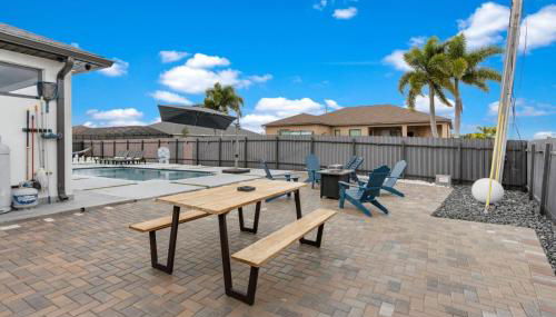 Relax & Play in Cape Coral Pool BBQ Family Fun - Foto 5