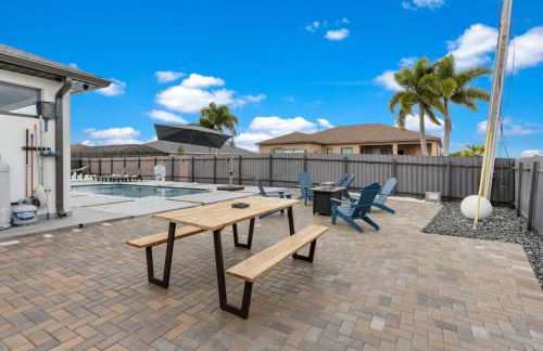 Relax & Play in Cape Coral Pool BBQ Family Fun - Foto 5