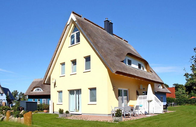 Thatched House in Vieregge by Breetzer Bodden - Photo 1