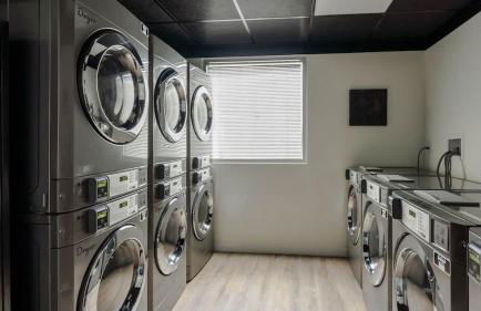 Orlando Getaway with Pool View Balcony - Foto 29