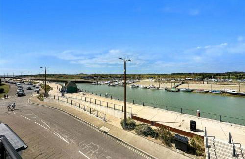 River Breeze 3-Bed BALCONY Apartment - Foto 7