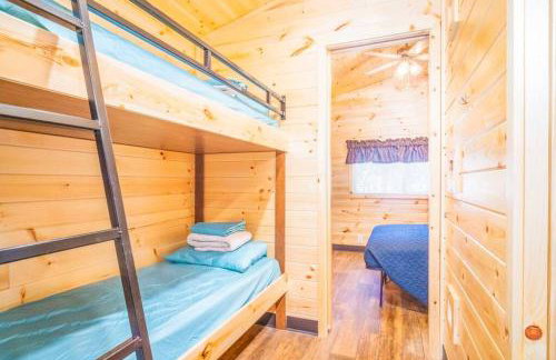 The Shooting Star Cabin #11 at Blue Spruce RV Park & Cabins - Foto 8