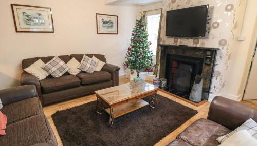 Manor Farmhouse - Photo 3