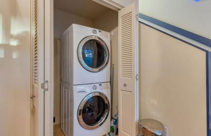 Beachside Retreat w Hot Tub Balcony Dining Blue-Ceiling Charm Sea Cured by AvantStay - Photo 23