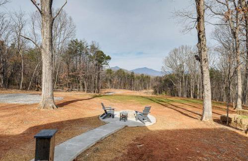 Serene Couples Getaway with Mtn Views in Bedford! - Foto 18