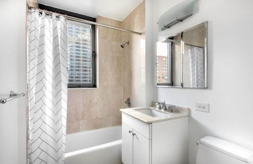 Midtown 2BR w Pool Gym Roof nr Subway NYC-385 - Foto 11