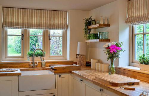 Finest Retreats - The Thatch at Winterborne Houghton - Photo 13