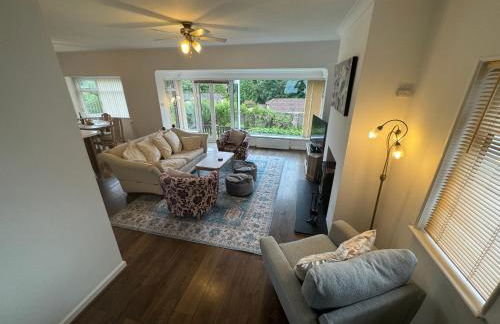 Homely 4 bed in Barnstaple - Foto 1