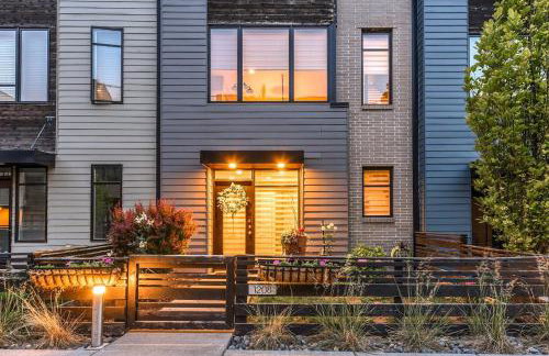 Modern Townhome Near Downtown walk to CWS! - Foto 17