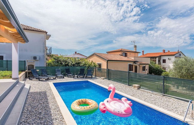 Villa in Novigrad With Private Pool and Beach - Photo 21