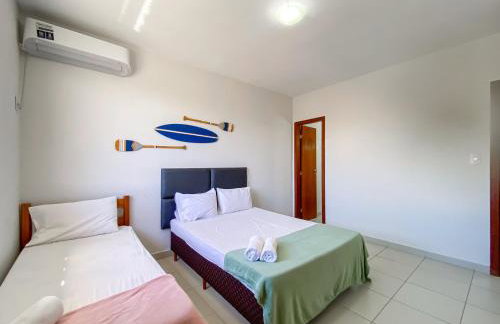 Aptos em condominio frente mar na praia de Taperapuã, atravessou a rua está na praia, aptos com 2 quartos com ar condicionado, internet privativa 300MBPS, 1 vaga de garagem, acomodam até 6 pessoas - Foto 57