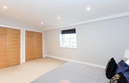 Stunning Central Windsor Town House With Parking - Foto 24