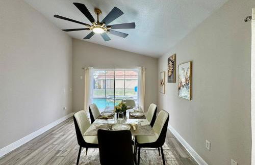 Modern 4BR 2BA with pool in gated community - Foto 45