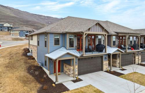 BRAND NEW Scenic Luxury Mountain Retreat - Photo 37