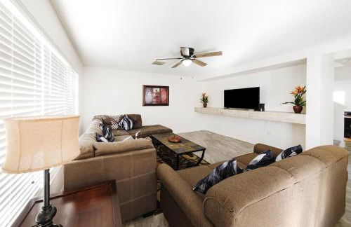 Spacious 6BR 4BA Villa, Private Pool, Near Disney - Foto 6