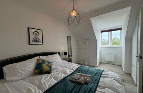Bolehyde House, Sleeps 6, 3 Bedrooms, North Swindon location, Parking - Foto 8