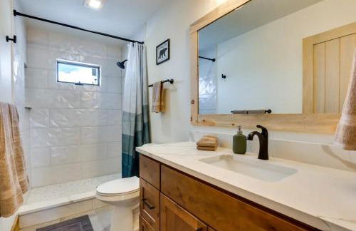 Luxe Cabin w/Hot Tub and Amazing Views - Foto 13