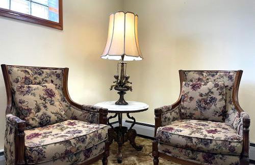 Entire Home in Buffalo - 6 Guests 3 Bedroom 1 Bath - Convenient Location - 25min to Niagara Falls - Foto 5