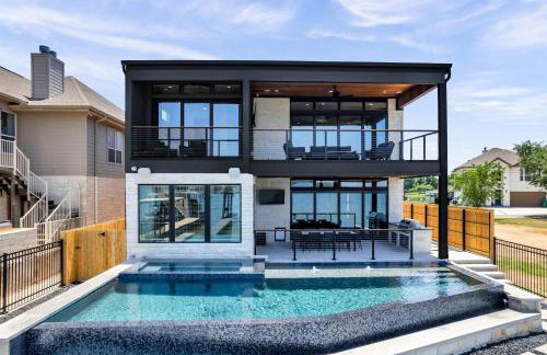 Lakefront Stay for 16 with Pool Dock & Game Room - Foto 1