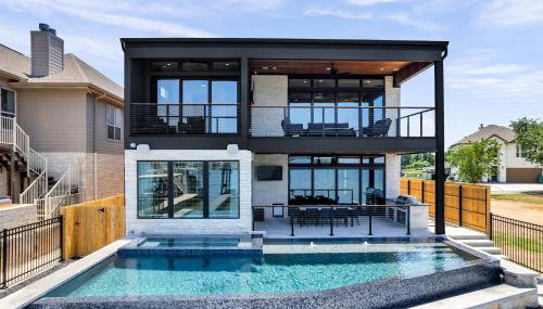 Lakefront Stay for 16 with Pool Dock & Game Room - Foto 1