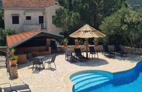 Red House Apartment With Swimming Pool - Photo 24