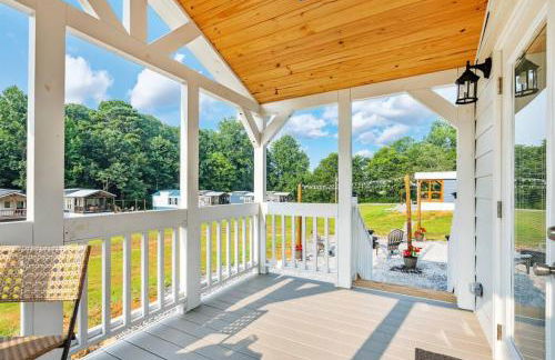 7 Le Soleil Retro Tiny House, Boat Parking, Mins to Lake Guntersville, City Harbor - Foto 6