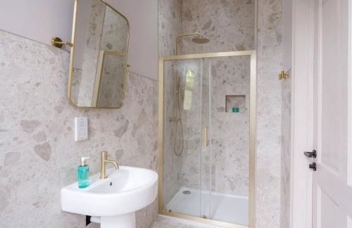 Our House Collective - Luxury Stay in Lincoln City Centre, Hot tub, Sleeps 16 - Foto 37