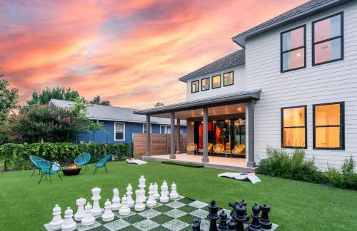 Queens Gambit - 7 Minutes from Downtown - Sleeps 16 - Foto 1