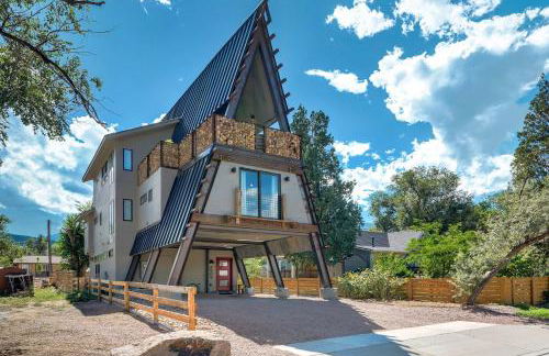 A-Frame Wonders Hot Tub w Mountain Views - Foto 1