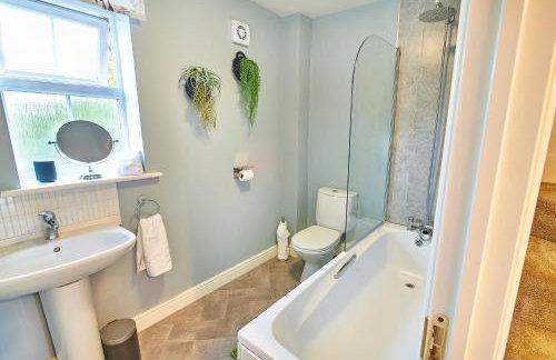 4 Spacious Bedrooms, En-Suites, Private Driveway, Tamworth Accommodation for Contractors and Families - Foto 9