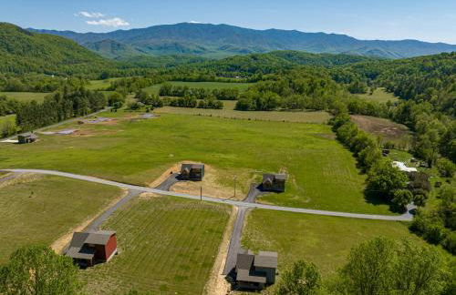 Happy Hideout, country livin with great mountain views, hot tub, arcades, fire pit, pets ok with fee - Foto 24