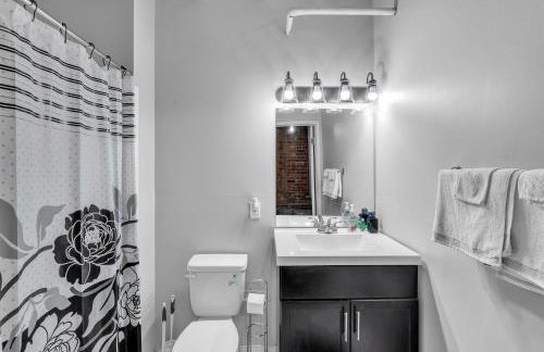 Stylish Chic Retreat At Lafayette Lofts 1 Bedroom Apts by RedAwning - Foto 38