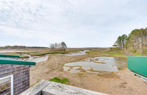 Peaceful Wells Retreat with Deck and Water Views - Foto 22