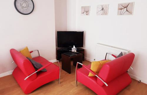 Goswick House - Entire 4Bed House Serviced Accommodation Newcastle FREE WIFI & FREE 2 OFF STREET PARKING SPACES UK - Foto 8