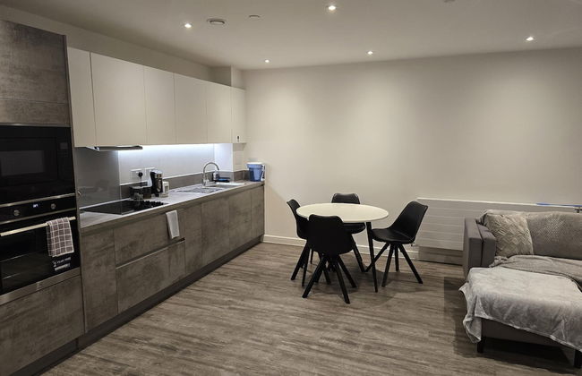 Luxurious 2-bed Haven in the Heart of Barking - Foto 32