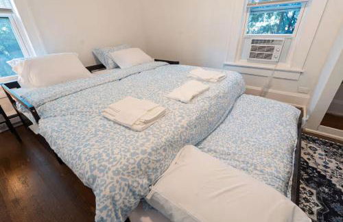 Modern 2-Bedroom House with Free Parking and Convenient Location - Foto 11