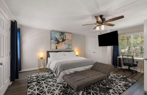 Cozy 4BR Home Pet Friendly Large Yard & Patio - Foto 39