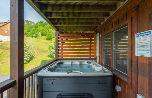 Whiskey Hills - Newly Remodeled Luxury Cabin with Hot Tub, Incredible Views close to Asheville, walk to Hatley Pointe & Ski! - Foto 13