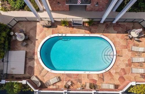 Intracoastal Oasis in a Prime Area w Pool and BBQ - Foto 5