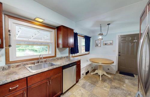 Rustic Kirtland Farmhouse Retreat - Foto 14