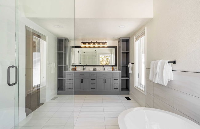 Explorer by Avantstay Close to Slopes! Game Room, Guest Suite, Hot Tub - Photo 23