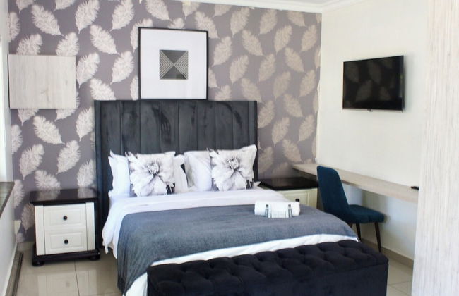 Charming 1-bed Apartment in Sandton - Photo 1