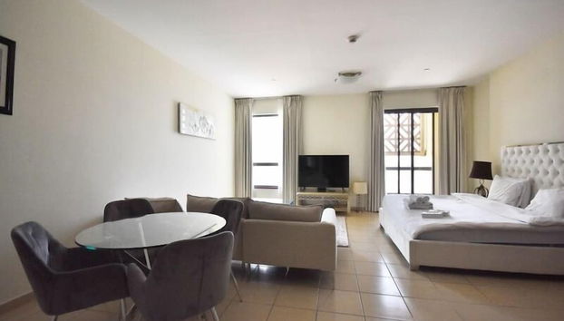 Modern Studio with Sweeping City Views - Foto 3, Servicio de comidas en la habitación