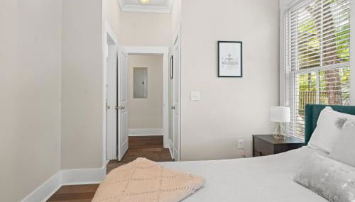 Downtown at The Peach House Dogs Welcome Fully Fenced Yard and Off-street Parking - Foto 5