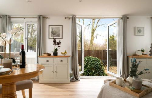 Meadow Cottage - Secluded Woodland Cottage with Private Hot Tub - Photo 12