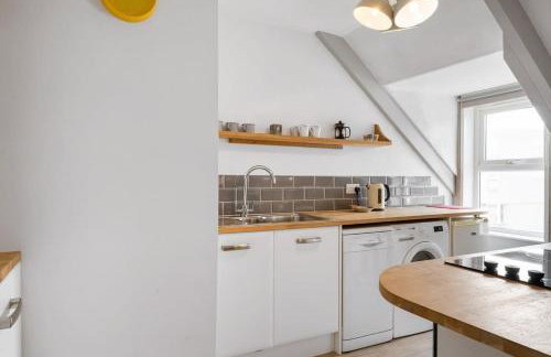 Beach-Style Flat 2 Min Walk to Tolcarne Beach - Foto 4