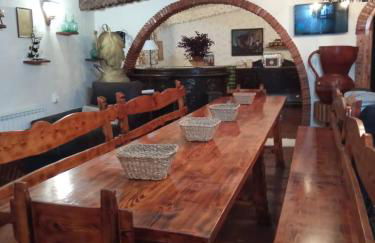 CASA TURÍSTICA Villa Carmen, CON AMPLIO JARDIN QUE INCLUYE BARBACOA, 2 PORCHES, PARKING PRIVADO Y PISCINA - Foto 1