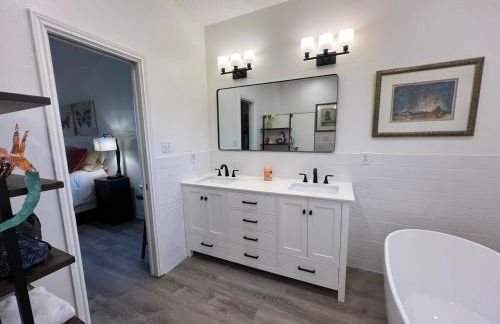 Gated Estate Escape! Three BR - Foto 24